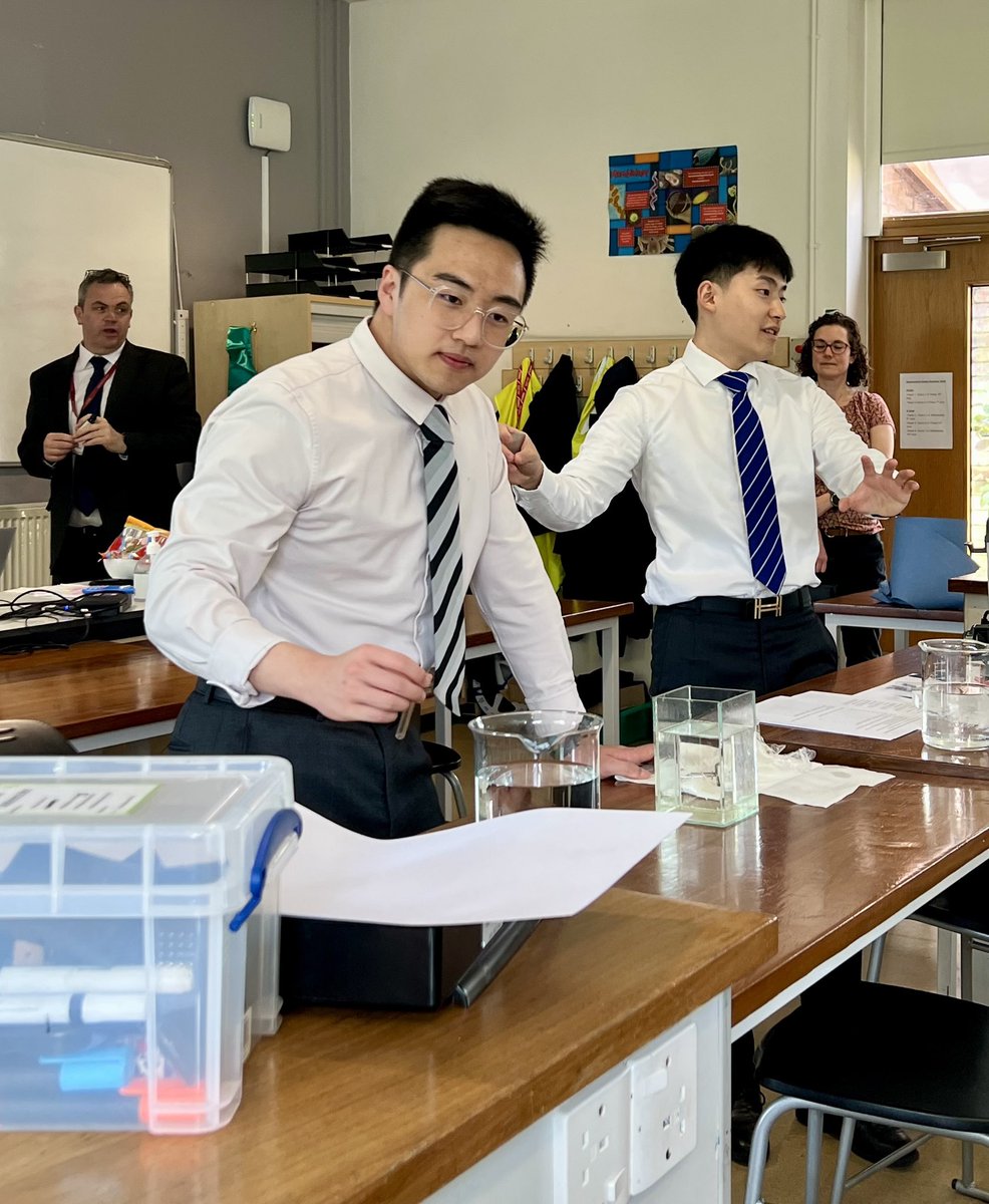 Chadsgrove School pupils visited Bromsgrove School today. Hanli Y and Johnny Y delivered an interesting lesson on Light Interaction. The pupils were engaged throughout and thoroughly enjoyed the experience. #BromsActivities #SchoolActivities #LocalCommunity