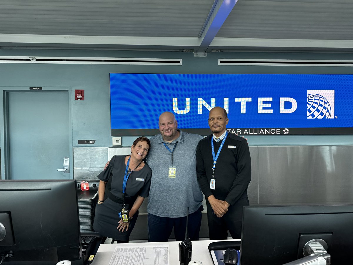 RSW Team celebrating Administrative Professional Day
Pietro was a great addition to Our Team, he is focused, passionate and efficient!
Thanks for all you do Pietro!@MikeSpagnuoloUA @LouFarinaccio @TamikoLong2 @ordgirl87 @AOSafetyUAL @united @weareunited @MikeHannaUAL