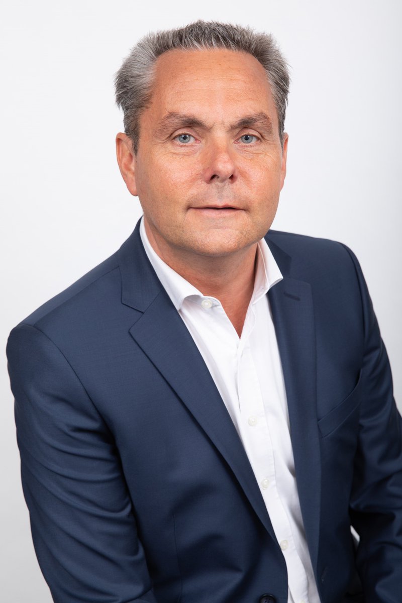 #Nomination Alain Hervé a été nommé Directeur général d’Arkéa Banque Privée, notre structure spécialement dédiée à la gestion de fortune. @ArkeaBP sert plus de 6 000 clients et compte 80 collaborateurs.
▶️Le communiqué : urlz.fr/qp32