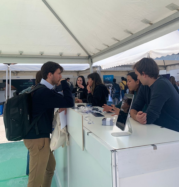 Think_UPC's tweet photo. Avui  som a la fira de treball @FibVisiona!
Si busques feina, pràctiques o una empresa on fer el TFG, vine a veure'ns al nostre estand.  

🕞 Fins les 17:30h. 
📷 Plaça de les Constel·lacions del Campus Nord de @la_UPC. 

 #WeAreHiring #FibVisiona https://t.co/JE4gcoJjGL