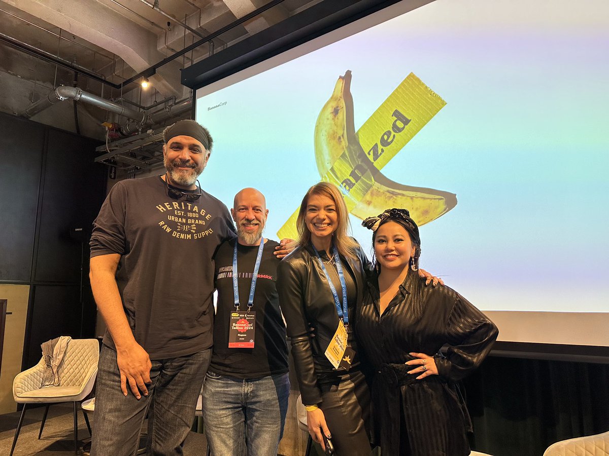 Huge honor and pleasure to have moderated a panel with these photography legends at @BananaConfXYZ 🙏 @AbrahannyR , @RachelSTWood @FidelEverywhere Thank you for your art and stories. 🙏