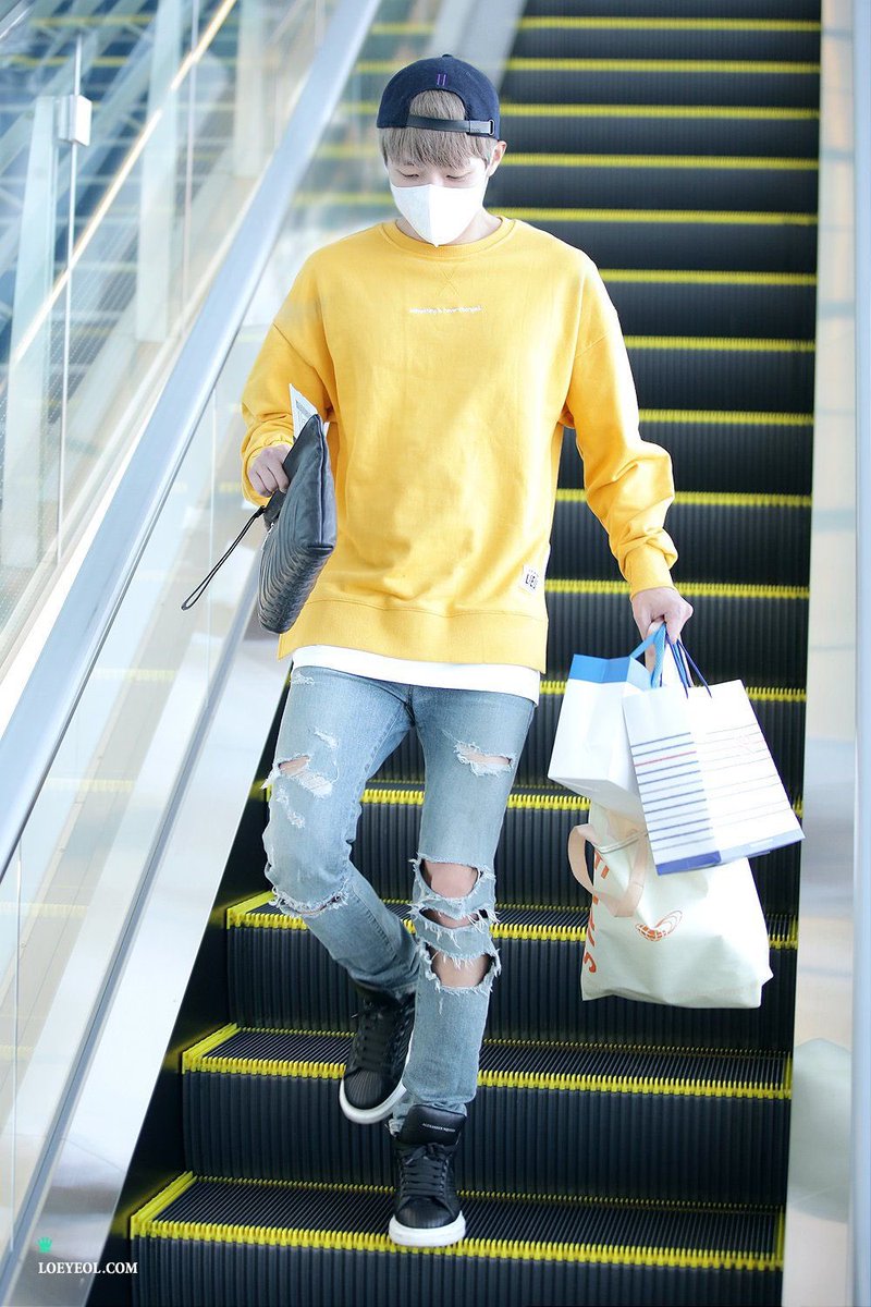 🍒🦌 tweet media