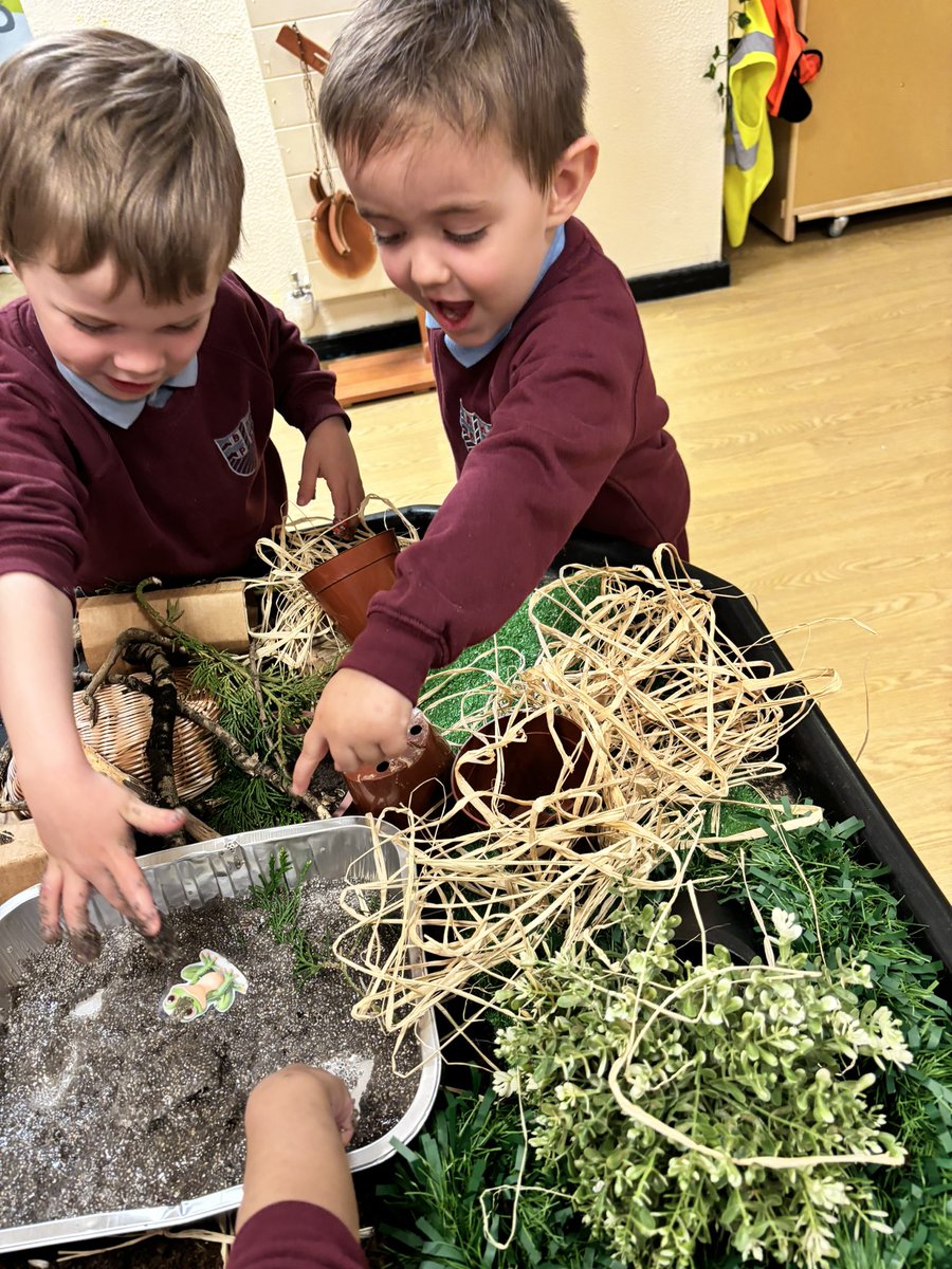 MrsJamesBHPS's tweet photo. This week #NurseryBHPS are enjoying 5 Little speckled frogs. We mixed water and chia seeds and it was very much like frog spawn. Lots of lovely describing words were used whilst exploring. @BeaufortHillPri @EAS_EarlyYears https://t.co/hl317yVK8M