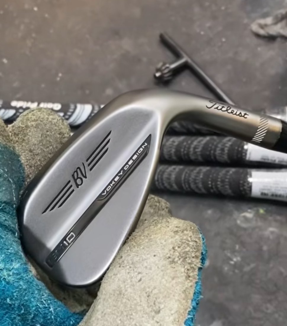 300 RETWEETS and I’ll send 4 of you the new @VokeyWedges SM10s to test. You in?? 🔂