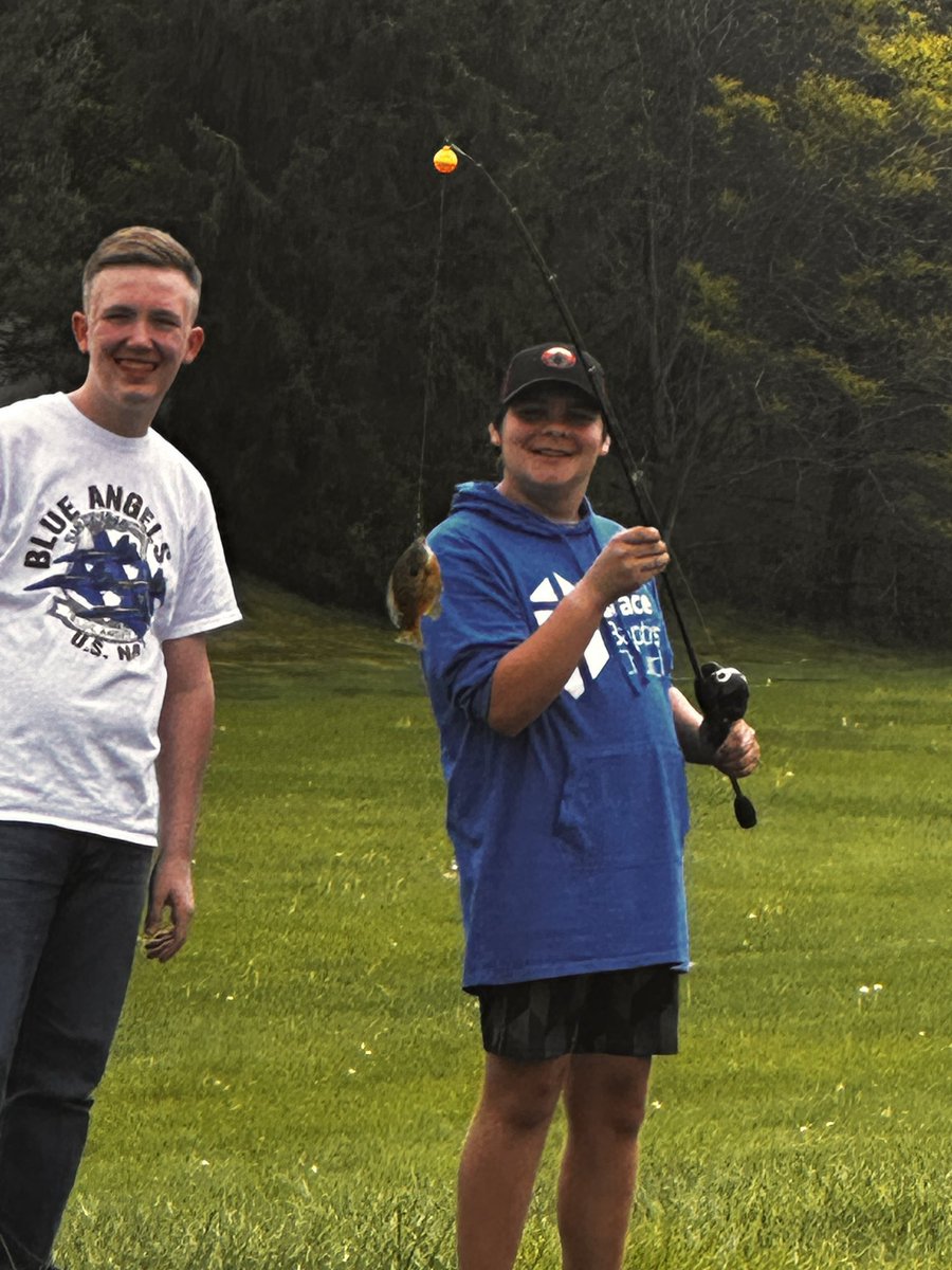 CSTWildcatsMS's tweet photo. Reel life at CST! PE classes there catching fish with support from SRO Mason, parent volunteers, and district support. A wonderful opportunity for our kids! Thank you to our generous neighbor for allowing us to use their pond. 
#CSTROCS! https://t.co/HlwOhp4SBT