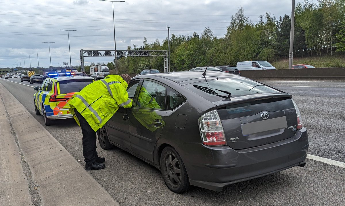 RP24 - M1 South, Redbourn. We drove past this driver who was too engrossed texting / using his phone to even look up and see us in a marked car alongside... Driver stopped, reported for the offence and prosecution impending. #drivetoarrive #dontdrivedistracted 410204 412989