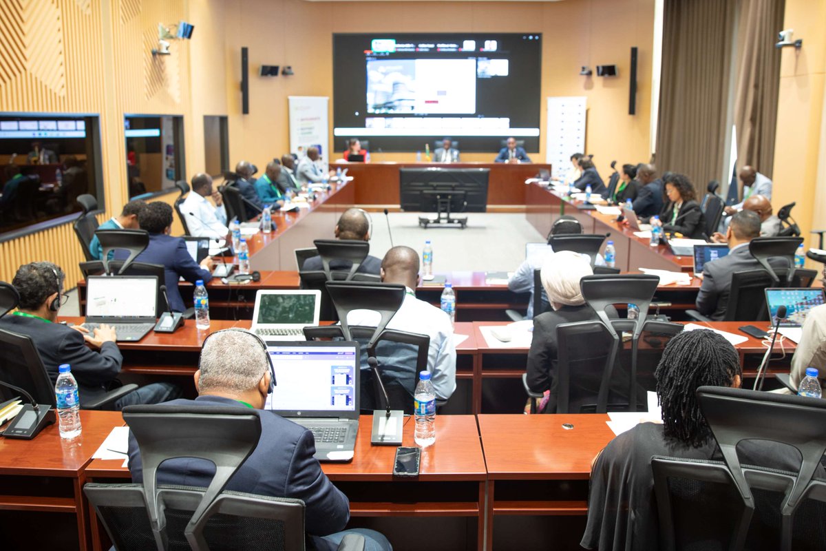 AfricaCDC's tweet photo. With integrated genomic surveillance, outbreak detection and enhanced data sharing, we are empowering #NPHIs and safeguarding public health across the continent.
#OutbreakDetection #DETECTProject #IGSProject #GenomicSurveillance https://t.co/A2G4idqQ11