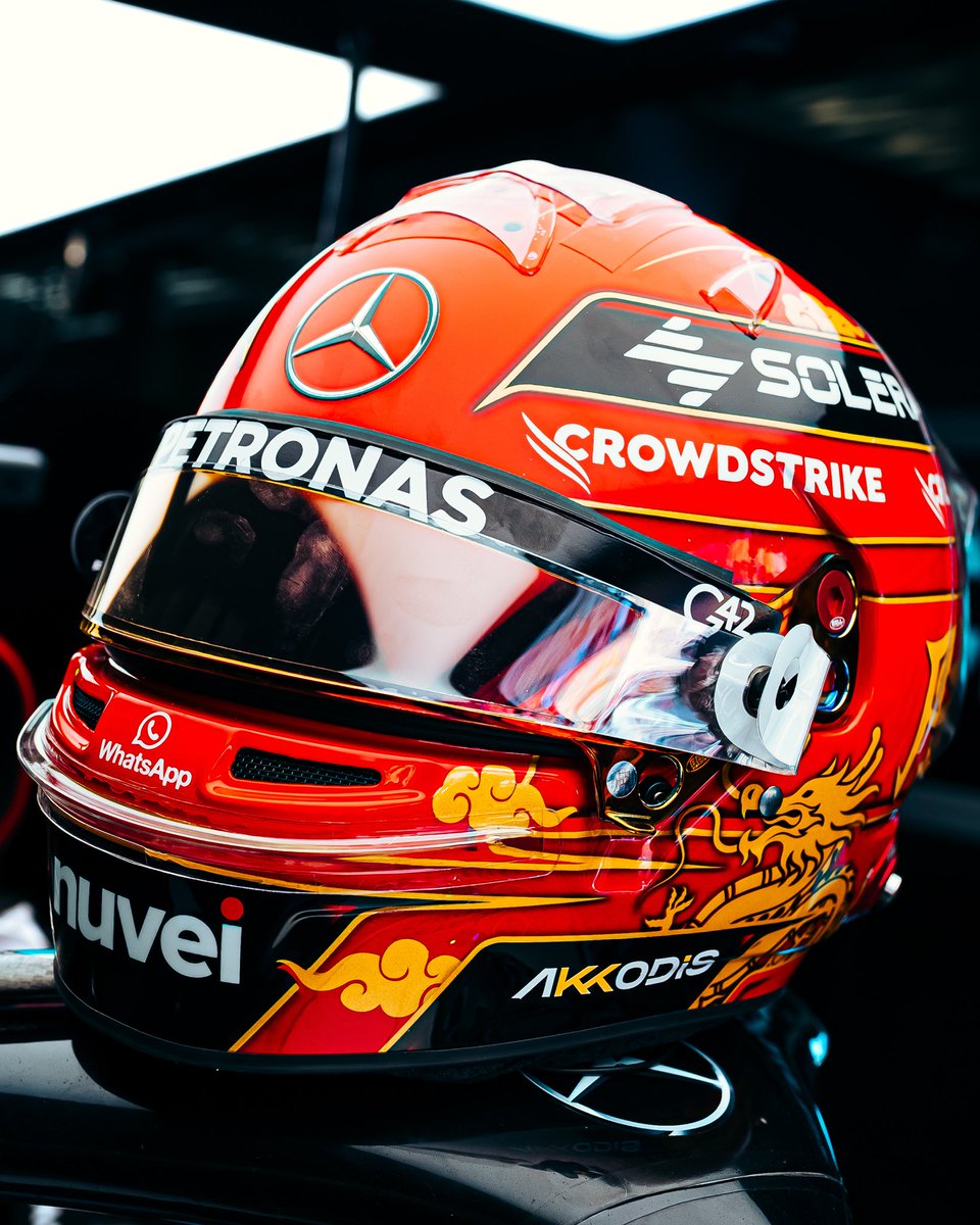 Rate @GeorgeRussell6’s special edition #ChineseGP helmet from 1-10 ❤️
