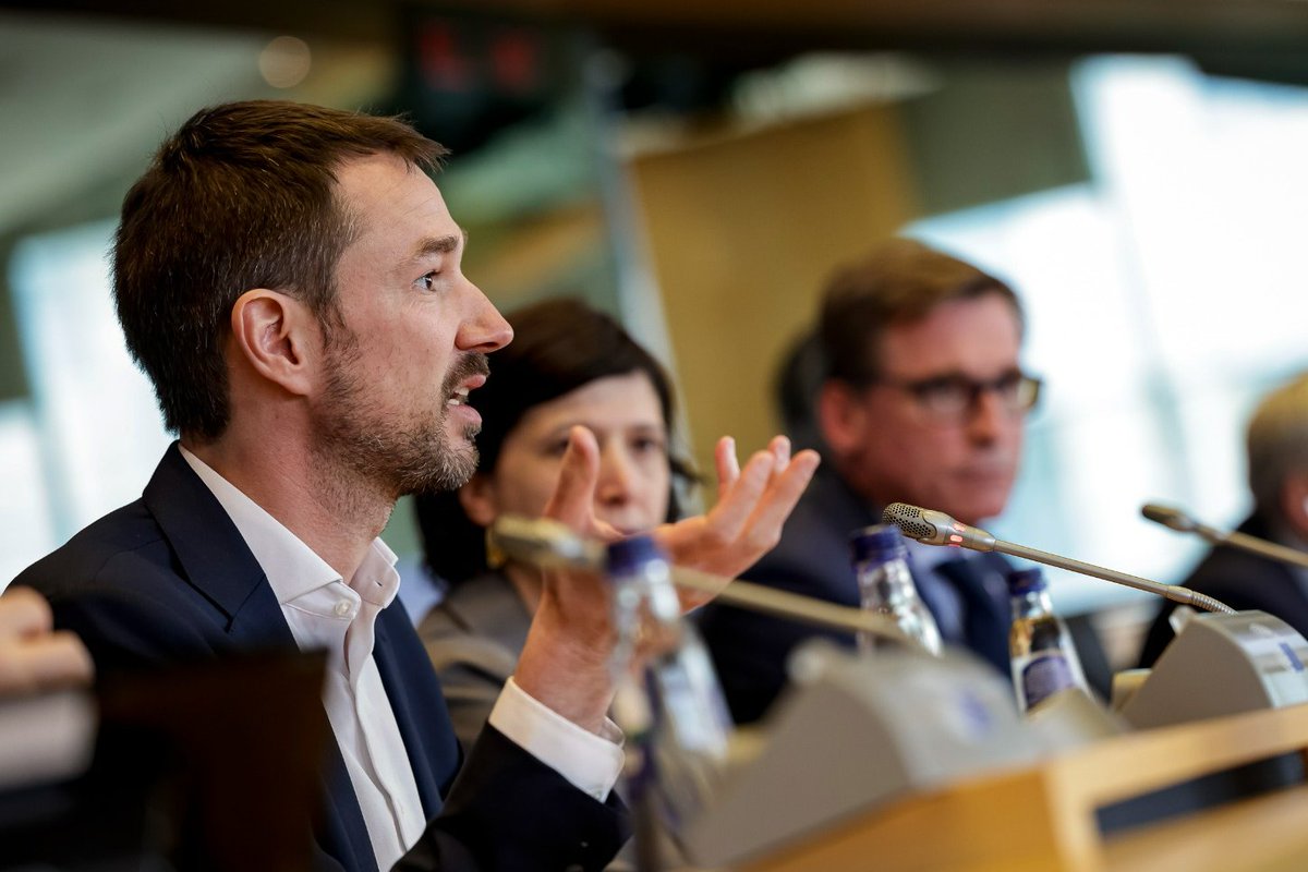 EESC_President's tweet photo. We need to find a common ground that would combine the fight against foreign interference with the safeguarding of #EUCivilSociety as a watchdog for democracy.

💬 Insightful contribution from @EPDeu Executive Director @KenLCG at today's #EESCPlenary. https://t.co/zOLnC98qzF