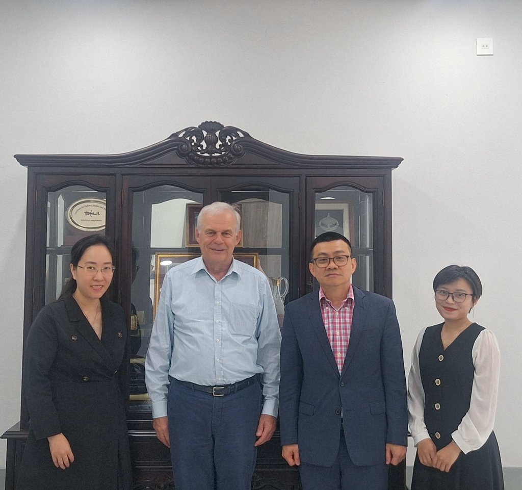 Thrilled to welcome Mr. Carl Baker, the Executive Director of @PacificForum this morning. We sincerely appreciate his positive feedback on the ASEAN Future Forum. Let's eagerly anticipate the promising collaborative endeavors between DAV and Pacific Forum in the months ahead!