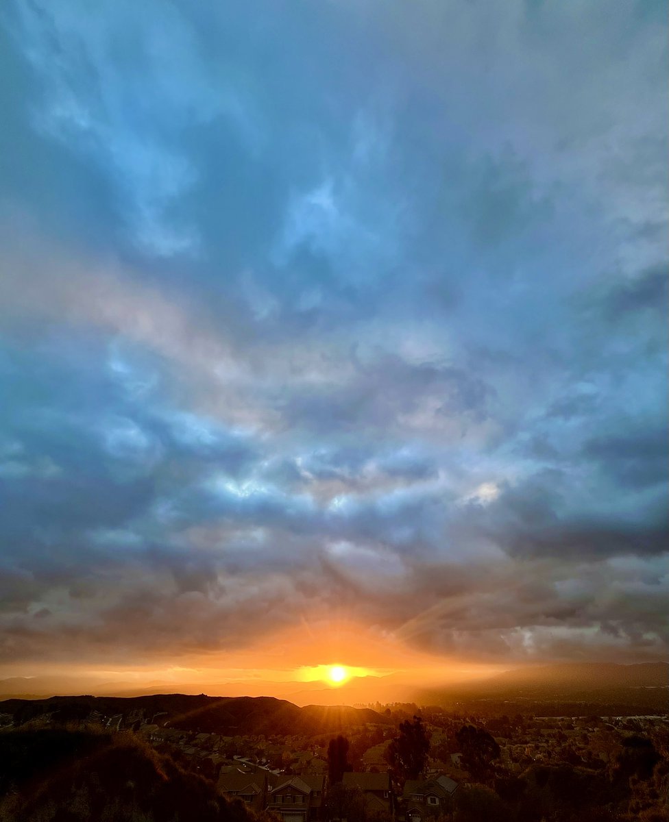 Good Morning From #SoCal!🌞 
#WednesdayMorning #Sunrise  #SunrisePhotography #Spring #Sky #SkyPhotography #April