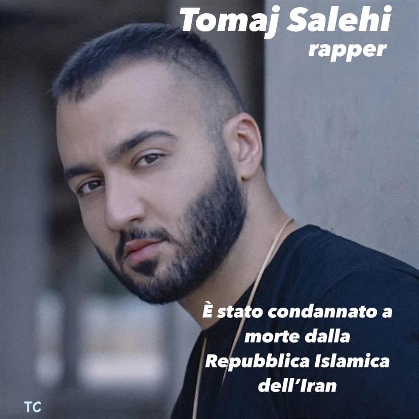 Nel giorno della #liberazione dal fascismo, ricordatevi anche di #TomajSalehi un rapper iraniano che con la sua musica è stato la voce del movimento #DonnaVitaLibertà. 
Oggi è stato CONDANNATO a MORTE dalla fascista Repubblica Islamica dell’Iran. #25aprile #libertá #iran