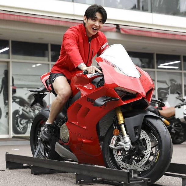 look_at_dex's tweet photo. 엌ㅋㅋㅋㅋㅋㅋㅋㅋ진짜 세상 행복해보옄ㅋㅋㅋㅋㅋ
얼굴에 행복100%셔ㅋㅋㅋ 행복하면 됐다 
행복만 하쇼💓 https://t.co/yKFnW2s2Qp