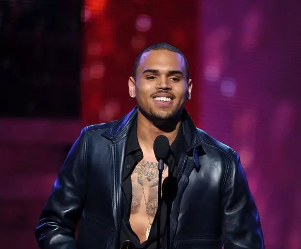 📰📈 On the ‘R&B Money’ podcast, #ChrisBrown names himself, Usher & Micheal Jackson as Male Singers with the best Styling.