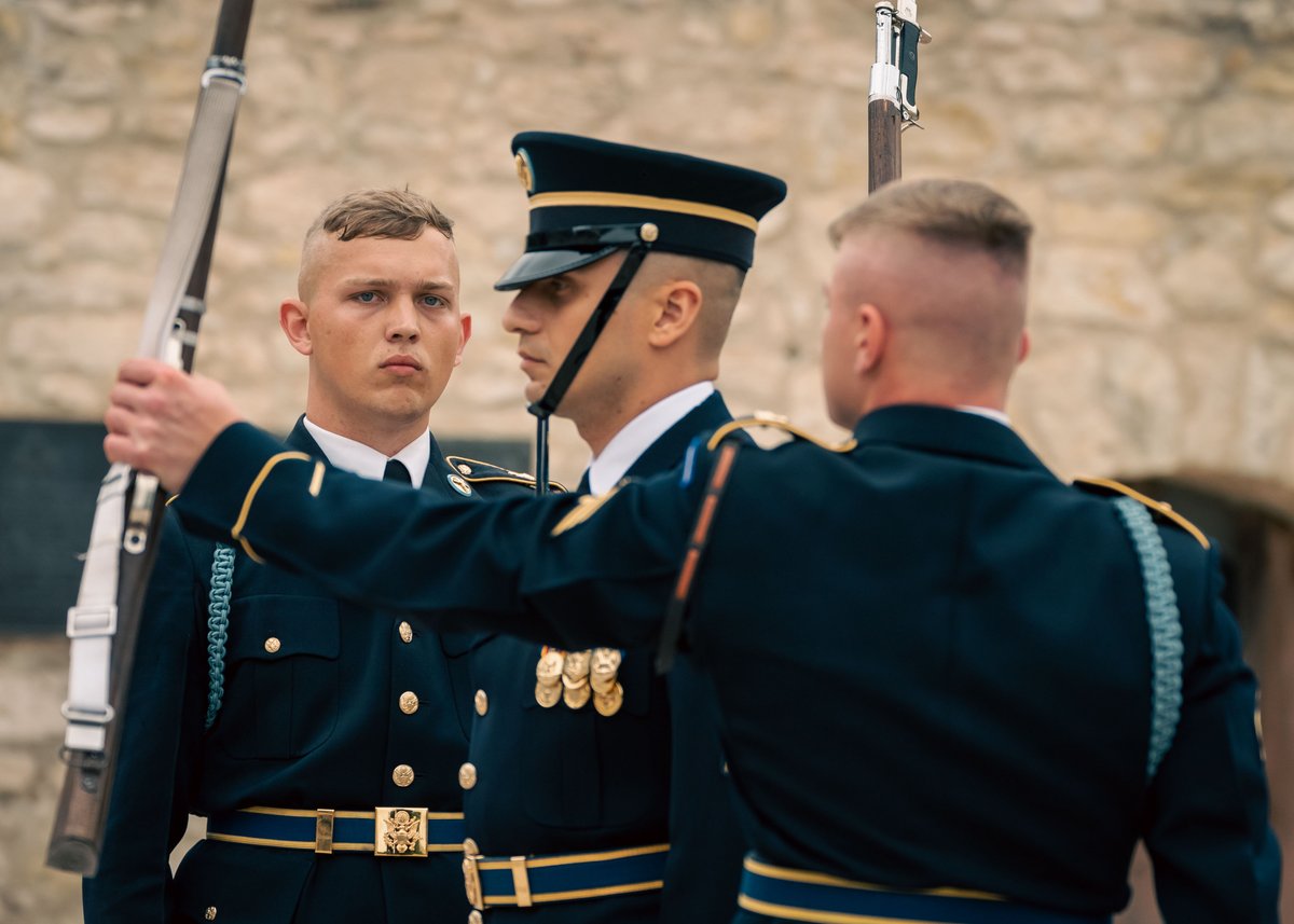 Army Day at the Alamo celebrated the historic ties between the U.S. Army and San Antonio. LTG Evans provided historic remarks. The U.S. Army Drill team and 323d Army Band both performed with great military bearing, strength, and dexterity. #VivaFiesta #FiestaForAll2024