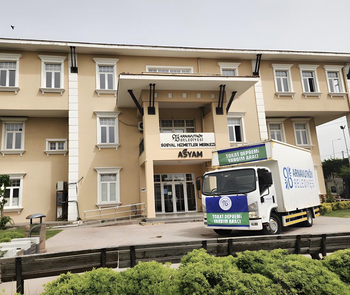 Geçtiğimiz günlerde Tokat’ta meydana gelen depremden etkilenen vatandaşlarımıza ulaştırılmak üzere hazırladığımız, gıda yüklü kamyonumuzu uğurladık.

Allah her türlü afet ve tehlikeden, ülkemizi ve milletimizi korusun; birlik, beraberlik ve kardeşliğimizi daim etsin.