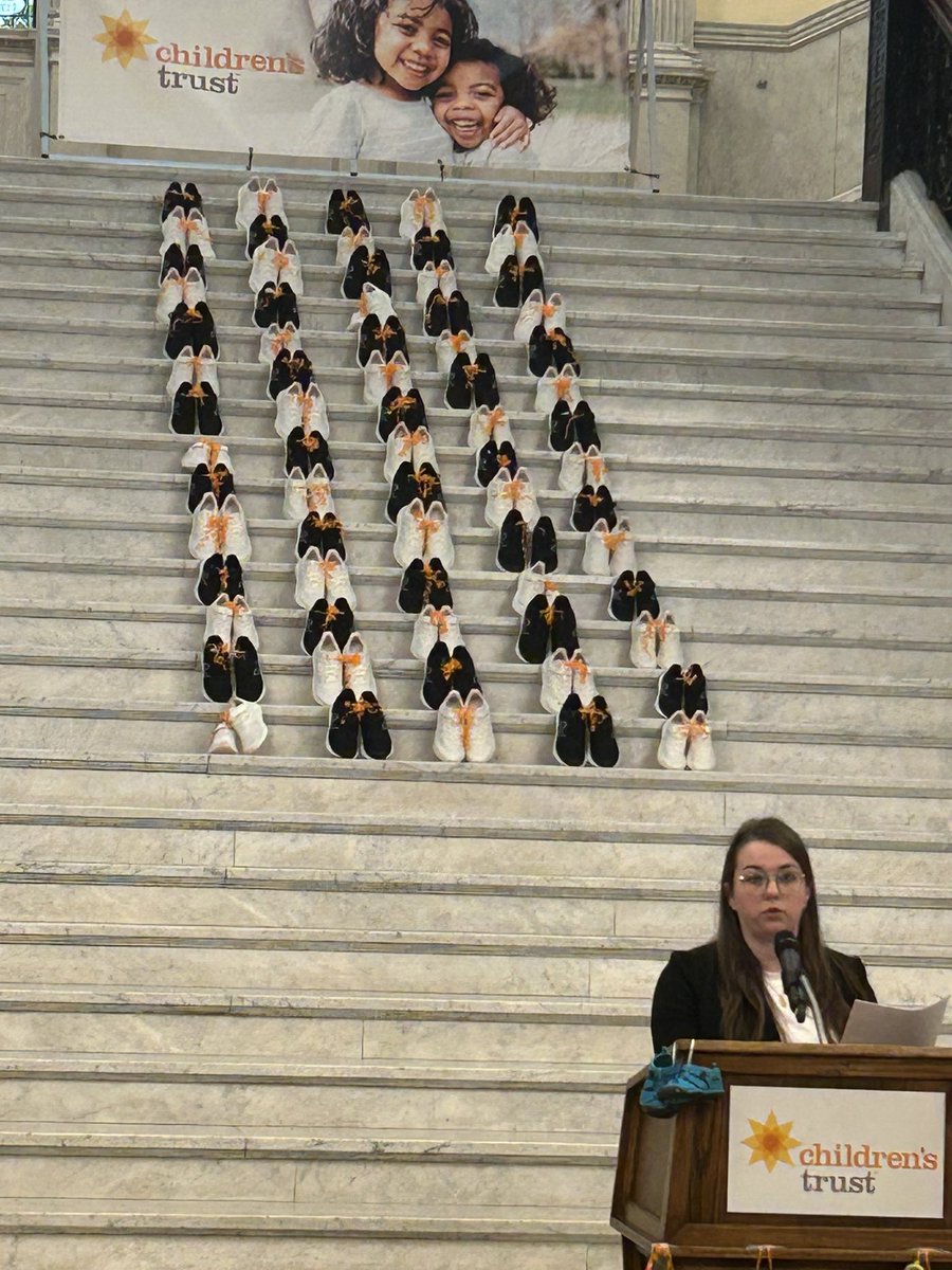 MAChildAdvocate's tweet photo. We congratulate @repdonato and @SenRodrigues for receiving the “Valuing Our Children Award”! And to Madison for sharing her powerful story. Together, we can end child abuse and neglect. #mapoli #StepUp4Kids cc: @trust4kids https://t.co/ogVxBFH5fc