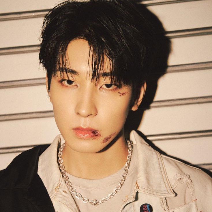 meaniehoon's tweet photo. WHO HURT MY BABIE AGAIN??? 😭 https://t.co/JLDz6cf7Mi
