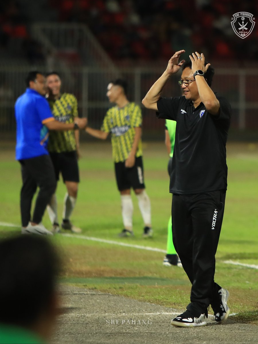 Fandi Ahmad disbelief at VAR penalty decision 😱

#SriPahang #WhereLegendsAreBorn #voltrafootball