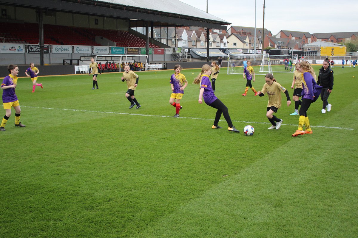 On Monday, we hosted the Newport Girls League at Rodney Parade in partnership with @LliswerryPrim & @NewportLiveUK Over 250 girls played on the same pitch as the @NewportCounty first team 🤩 Big thanks to the @dragonsrugby groundskeeping staff for allowing us to use the pitch!