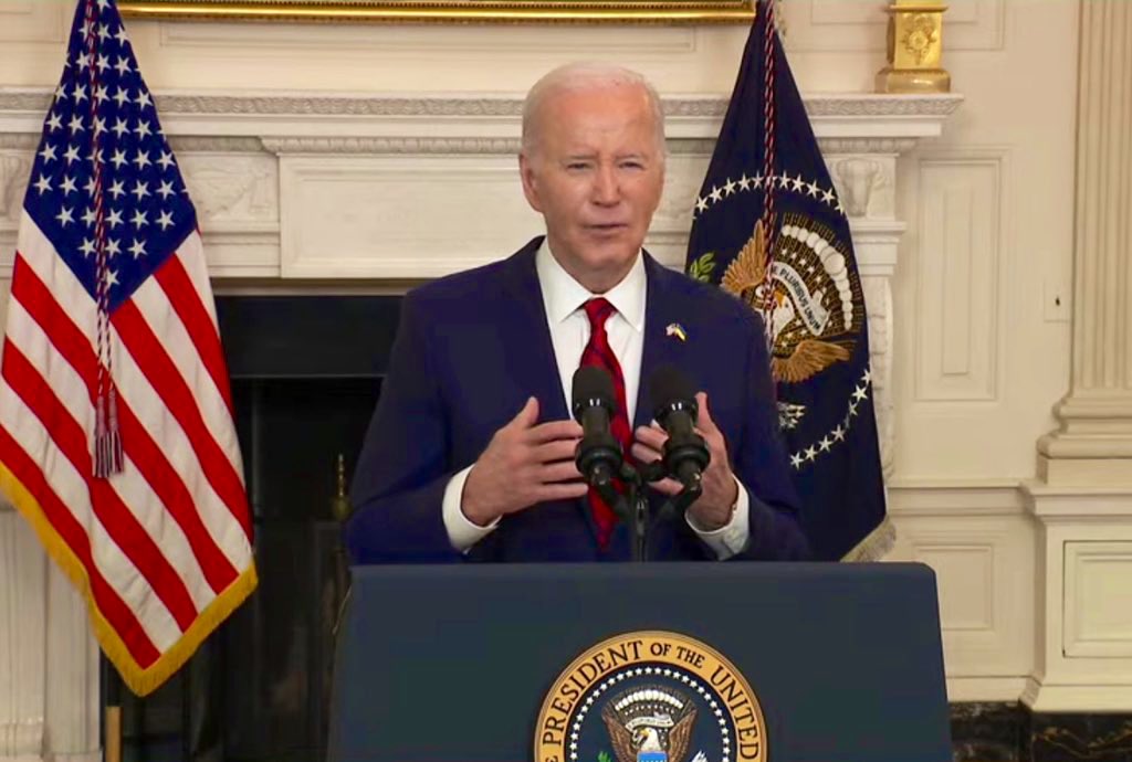 Prezydent Joe Biden podpisał pakiet wsparcia Ukrainy. „To dobry dzień dla USA, Europy i pokoju na świecie”- oświadczył. Biden zapowiedział, że transport broni i amunicji na Ukrainę rozpocznie się w najbliższych godzinach. @PR24_pl