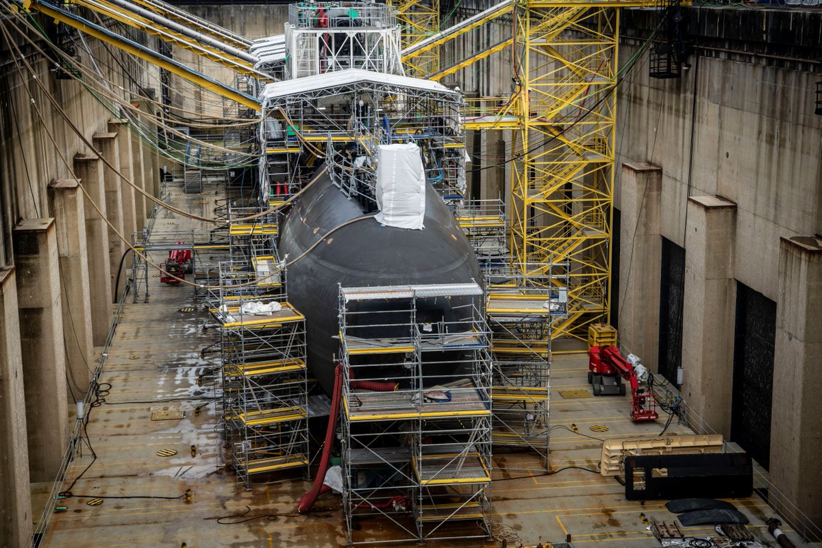 📷 Al submarino nuclear de ataque Tourville de la Marine nationale 🇫🇷, el tercer SNA del programa Barracuda de Naval Group, TechnicAtome le está instalando el reactor nuclear.
Me pregunto que empresas de Brasil harán esto porque está fuera del contrato PROSUB con la Marinha 🇧🇷