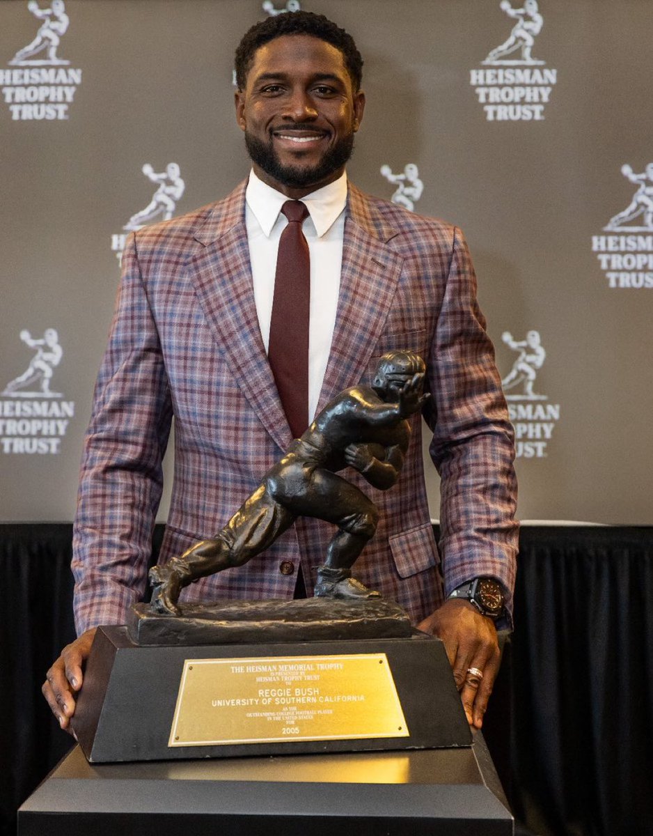 DailyLoud's tweet photo. Reggie Bush pictured with his reinstated 2005 Heisman Trophy https://t.co/mEnE6A4gXP
