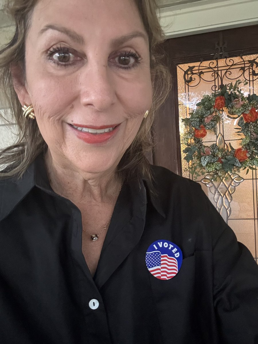 BeevilleISD's tweet image. Don't miss out on your chance to make your voice heard! Early voting is happening now until April 30th. Here are two convenient locations where you can vote early:  Election Administration Office and at the old gym at AC Jones HS.

#BEEtheKICK #BeeInformed #Bond24 #GoTrojans