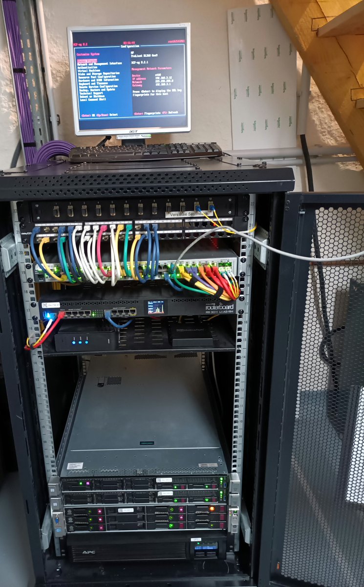 Nettoyage et ajout d'un onduleur pour la voie deux dans la baie à la maison !

#IT #Network