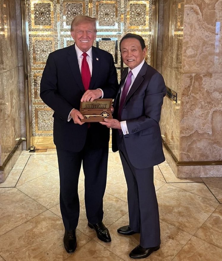 Trump is insane. He lives in an alternate yesterday. This is a photo of him yesterday gifting…….. A KEY TO WHITE HOUSE… to the Japanese PM. He is delusional