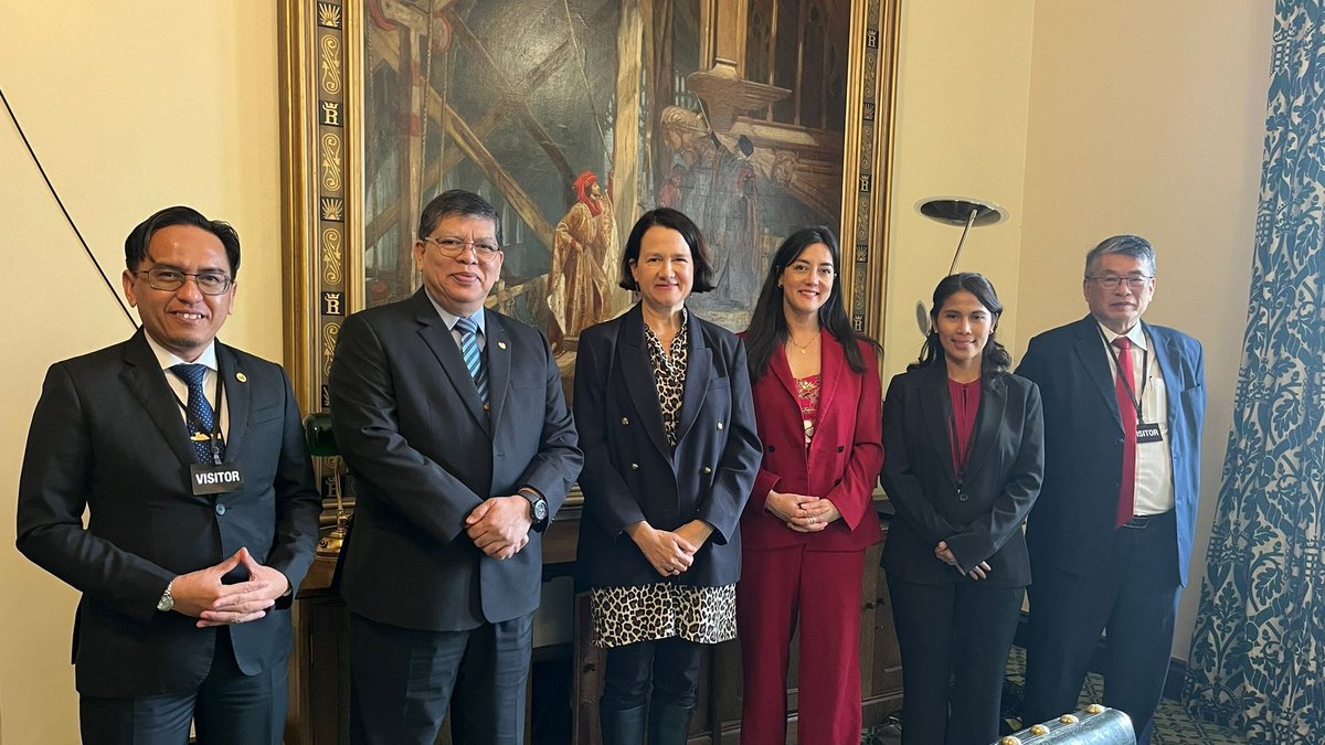Pleasure to welcome a visiting Parliamentary delegation from Malaysia to Westminster today with my colleague @SarahOwen_ . Malaysia is a valued part of our Commonwealth family and working together key part of Labour's commitment to reconnect with our allies and partners 🇲🇾🇬🇧