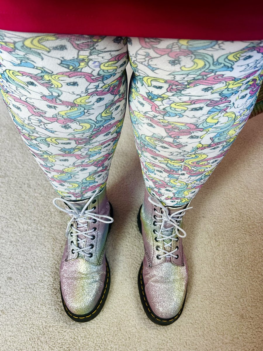 As this semester continues to be absolutely brutal both in my work & personal life, I am doing my best to create as much pleasure & ease for myself as possible. Today that meant going full on cute mode for my #TeachingLooks number 24 with rainbow & @MyLittlePony gear!