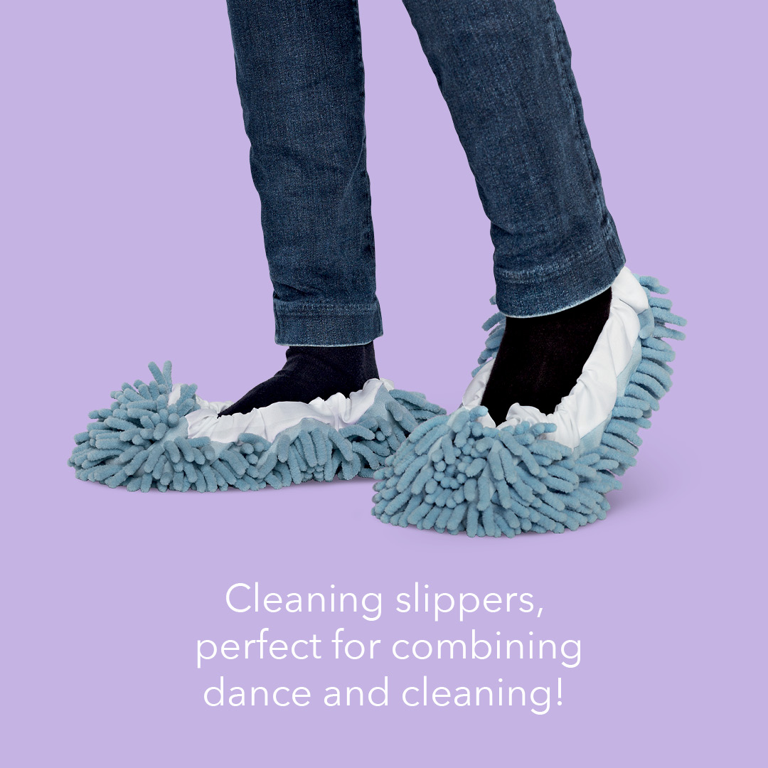 You will love spring cleaning and dancing in these cleaning slippers from Flying Tiger Copenhagen 🧼💦 #FlyingTigerCopenhagen #MomentsThatMatter #SpringClean