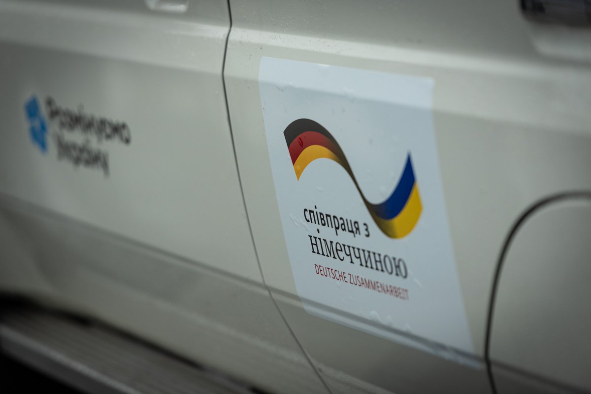 Together with 🇩🇪, we equipped Ukrainian sappers from @SSTS_UA with 10 new pickups! These vehicles will aid in reaching mined areas in liberated territories and transporting equipment. Grateful for the support from @GermanyDiplo. Together, we're making our lands safer.