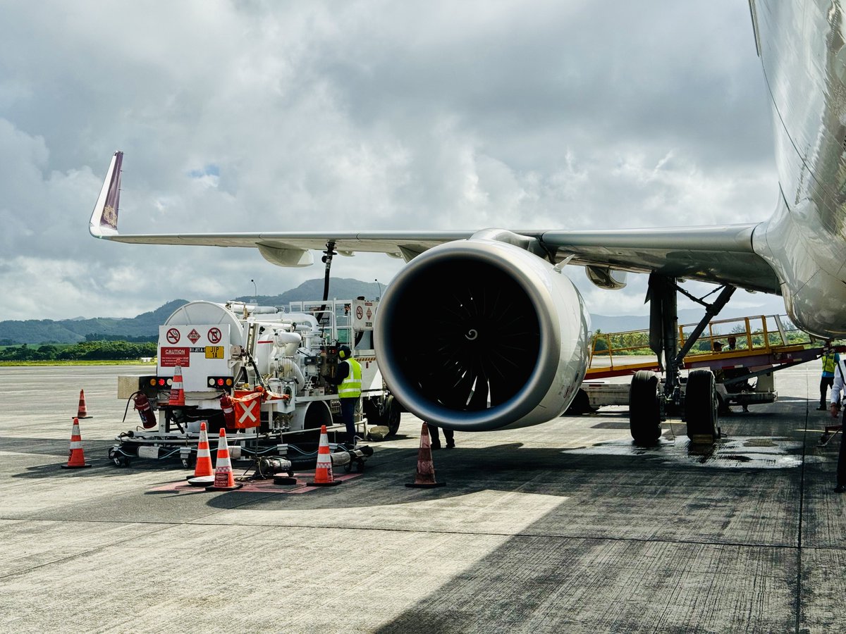 tweetpratikm's tweet photo. C-Roll #vistara #airbus #a321Neo #UK242 #VTTVG #lifeontheramp #cfm #leap1a https://t.co/ANWIV2eBL4