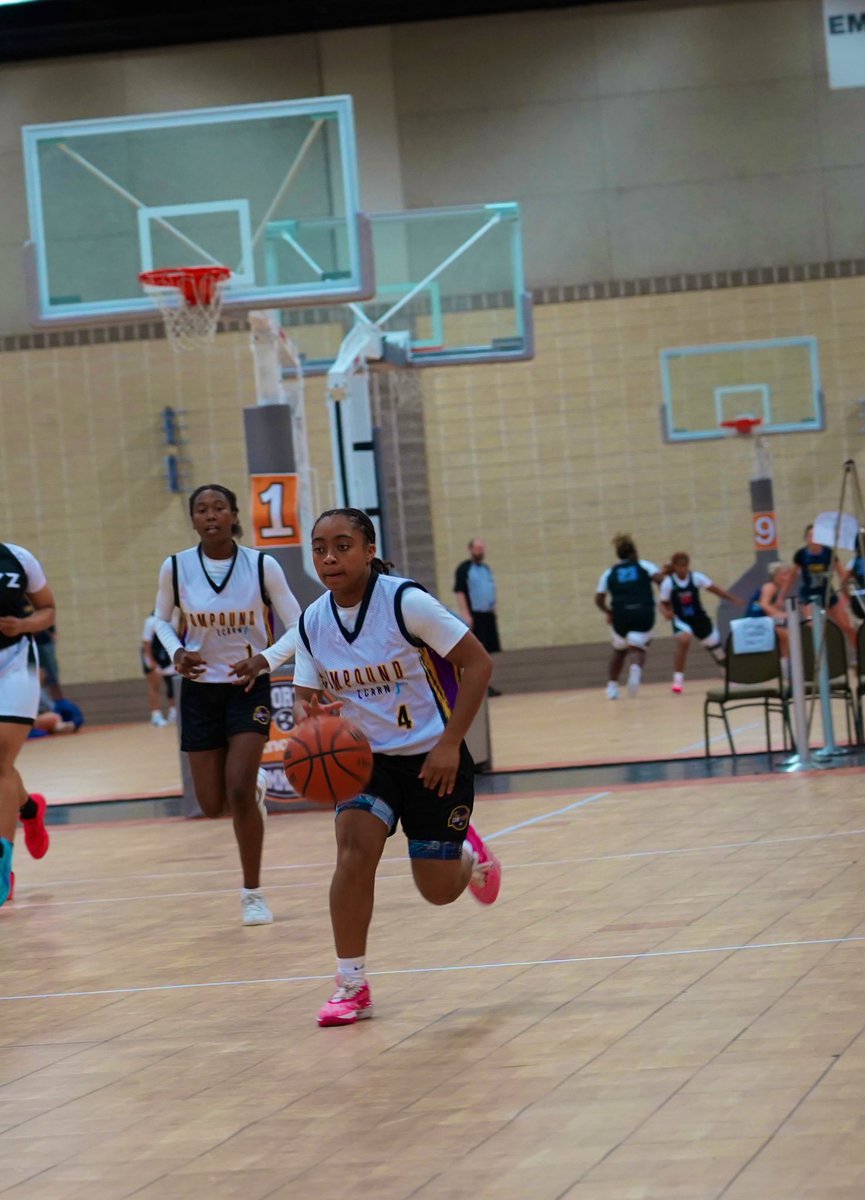 Class of 2026 PG <a href="/MariahFarmer04/">Mariah</a>. Floor general with good court vision. Riah is a smooth lefty that can shift defenders to create space. She holds a D2 College offer 📈.