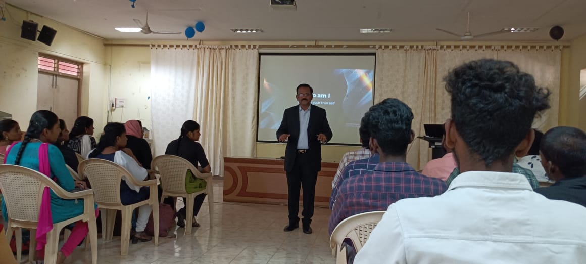 'WHO AM I' @ #Manonmaniamsundaranaruniversity #msuniversity #speaker #guestlecture #management #leadership #CollegeTalks #CampusSpeaker #InspireStudents #CampusEvents #MotivationalSpeaker #StudentSuccess #mentoring