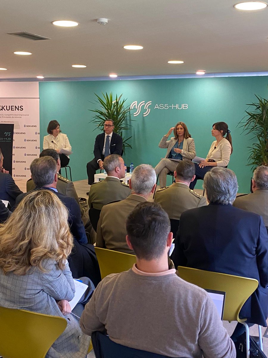 FEINDEF_'s tweet photo. El director gerente de @Funda_FEINDEF, Julio Gala, ha participado en la jornada “𝗙𝗼𝗿𝗷𝗮𝗻𝗱𝗼 𝗔𝗹𝗶𝗮𝗻𝘇𝗮𝘀: 𝗣𝗲𝗿𝘀𝗽𝗲𝗰𝘁𝗶𝘃𝗮𝘀 𝗱𝗲𝗹 𝘀𝗲𝗰𝘁𝗼𝗿 𝗱𝗲𝗳𝗲𝗻𝘀𝗮 𝗲𝗻 𝗔𝘀𝘁𝘂𝗿𝗶𝗮𝘀” organizada por la Oficina de Apoyo Exterior del @Defensagob (#Oficaex) y la @agenciasekuens.
En su intervención, Julio Gala ha dado a conocer las oportunidades que #FEINDEF25 ofrece a la industria asturiana de defensa y a la industria general del @GobAsturias.
En su IV edición en mayo de 2025, FEINDEF proporcionará niveles de acceso sin precedentes al nuevo mercado internacional de defensa, favoreciendo la investigación colaborativa, el desarrollo de capacidades, el impulso de la innovación y el avance conjunto de la industria.
La jornada ha contado, además, con la participación del Consejero de Ciencia, Innovación y Universidad, Borja Sánchez; del jefe de la Oficina de Apoyo Exterior del Ministerio de Defensa, General de Brigada César Augusto Sáenz de Santa María; del director ejecutivo de SEKUENS, David González; del director general de @TedaeEs, César Ramos Villena; de la secretaria general de @aesmide, Carlota Sánchez-Cuenca; y de la directora @AsturHubDefensa, Carolina Diaz Fernández.
