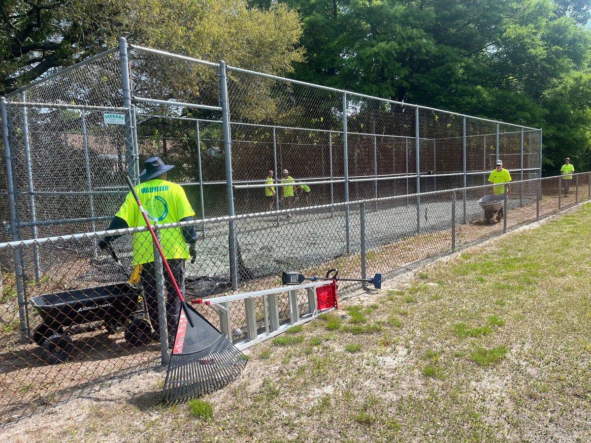 A huge THANK YOU to @gehnuclear for joining us for Work on Wilmington! 🙌 They came out in force, completing various projects around our Clubs, from deep cleaning the kitchen to repainting benches and more. We're grateful for their hard work and support! 👏 #WorkOnWilmington
