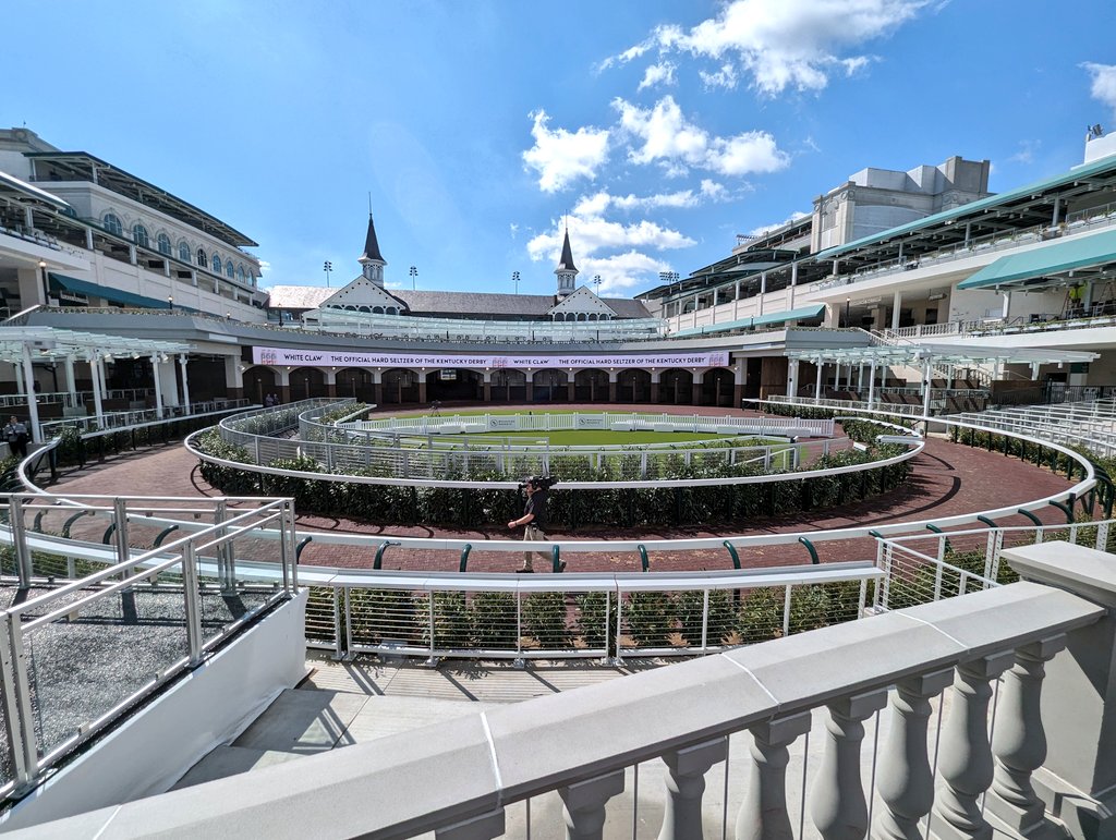 Yo! The new Paddock at @ChurchillDowns looks 🔥🔥🔥🏇🏇🏇