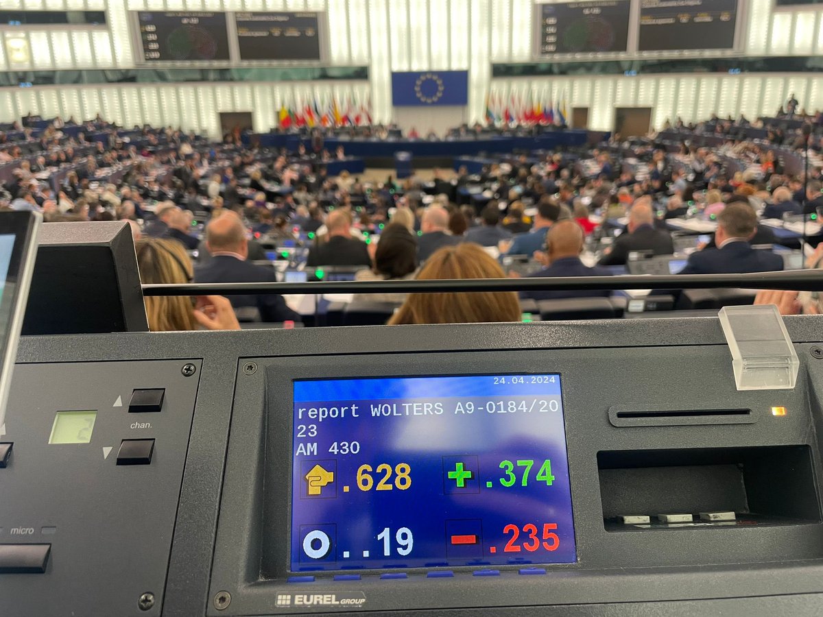 PotierDominique's tweet image. ✅ La Directive #CSDD est enfin adoptée par le @PEStrasbourg ! Heureux de retrouver @larawoltersEU qui a pris  le relais de la loi 🇫🇷 @socialistesAN comme Rapporteur au niveau #UE, @rglucks1 @PDurandOfficiel avec  @DSFEurope, &amp;amp; la société civile 🤝@IsaSchoemann @etuc_ces @ECCJorg