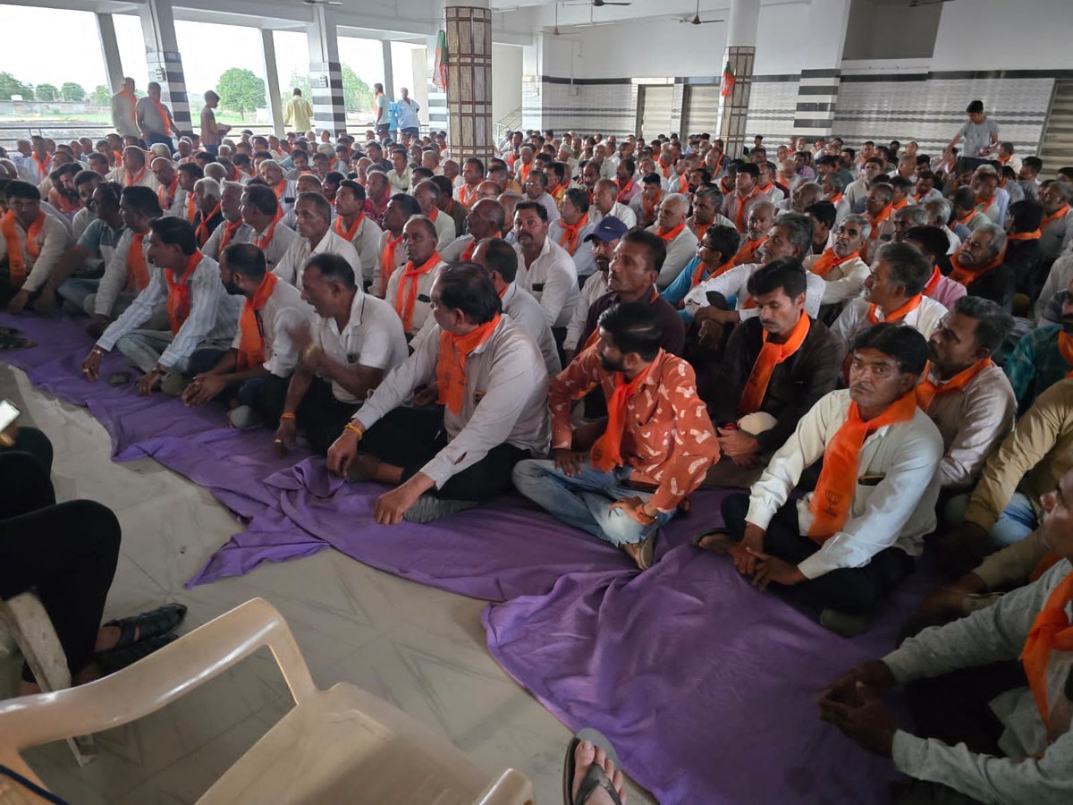 Kiritbhai_Patel's tweet photo. આજરોજ ભેસાણ ખાતે 13 જુનાગઢ લોકસભા સીટના ઉમેદવાર શ્રી રાજેશભાઈ ચુડાસમા @rajeshchudasma  ના સમર્થનમાં  ભેસાણ તાલુકાના આગેવાનો સાથે બેઠક કરેલ. આતકે વિશાળ સંખ્યામાં ઉપસ્થિત સૌ કોઈ ગામ લોકોએ ભવ્ય લિડથી વિજય અપાવી એક કમળ દિલ્હી મોકલવાની ખાતરી આપેલ.

#junagadhloksabha #AbkiBar400Par #ModiKiGaurantee #PhirEkBaarModiSarkar #ModiKaParivar #VoteForBJP  #ModiAgain2024