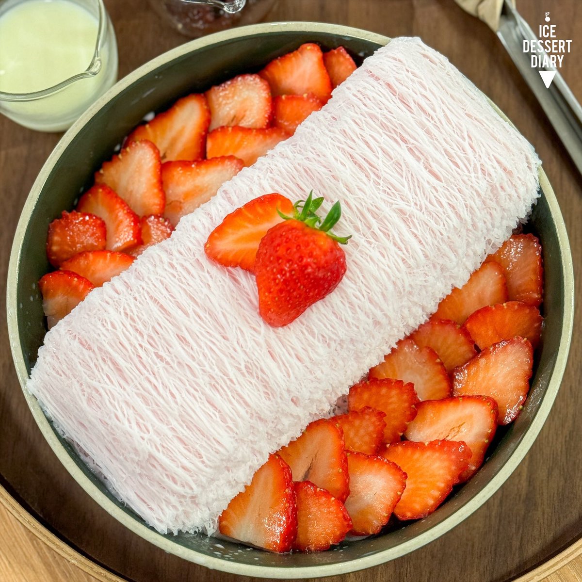 icedessertdiary's tweet photo. #รีวิวปูซาน 연의양과 คาเฟ่โฮมมี่ๆน่ารักที่ปูซาน เมนูดังของที่ร้านจะเป็นคานาเล่ แต่ที่สาขาหาดควังอันลีจะมีบิงซูด้วย 🍓สตรอเบอร์รี่ในบิงซูคือดีมาก เนื้อนุ่มแบบกินเพลิน ดีงามมาก 🥠ส่วนคานาเล่ มีให้เลือกหลายรส เราลองคาราเมล เนื้อนุ่มหอมคาราเมล อร่อยย  😋 @aroii #อร่อยบอกต่อ https://t.co/KOdgrkEz8Q