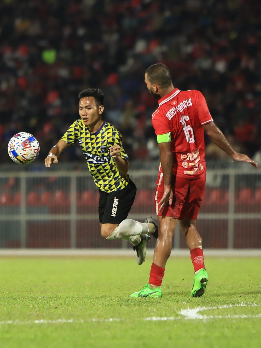 Baqiudin's tricky movements before getting tripped 🤷

#SriPahang #WhereLegendsAreBorn
#voltrafootball
