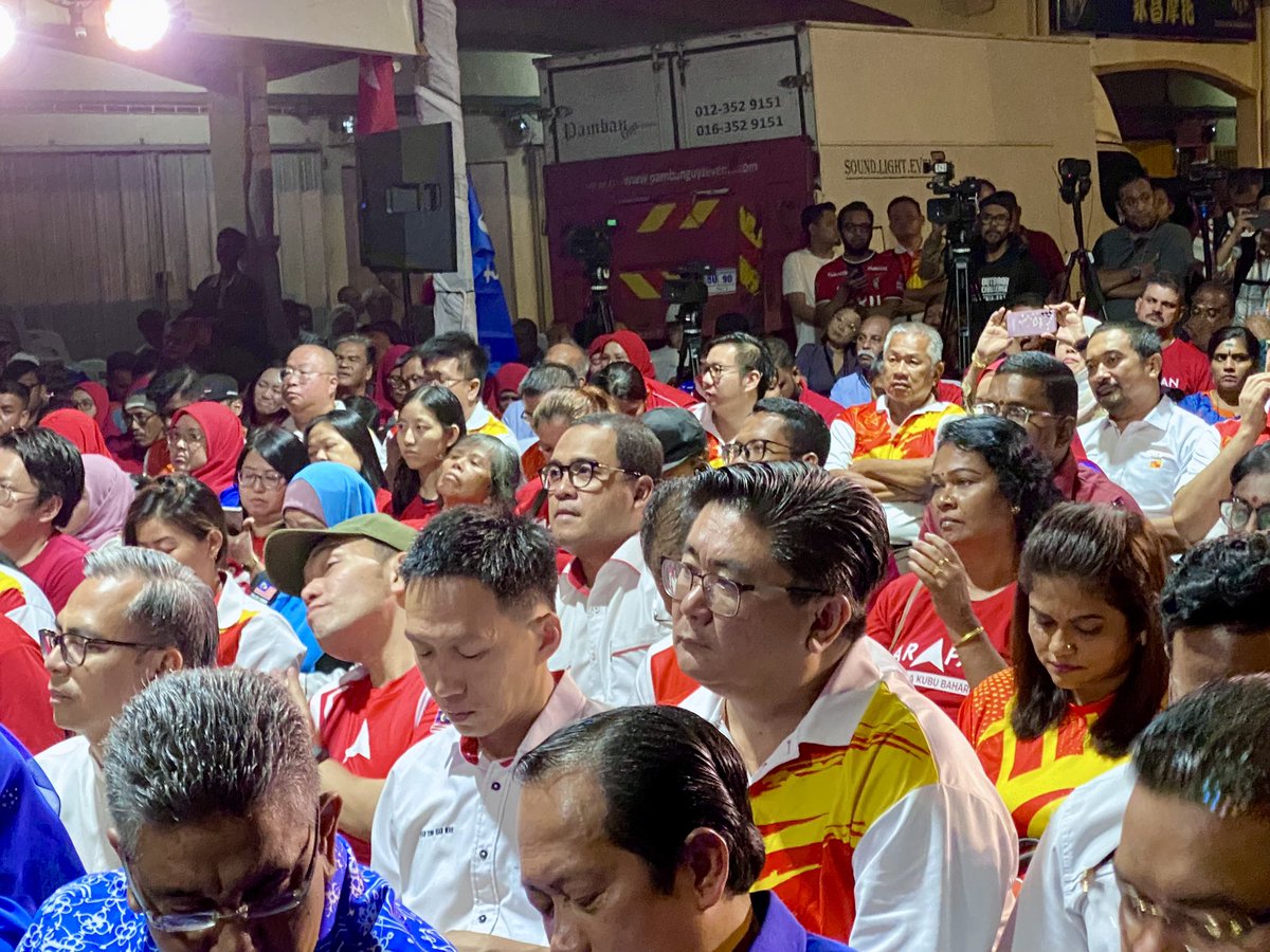 AbbasBinAzmi's tweet photo. Malam ini saya bersama rakan rakan Perpaduan didalam Majlis Pengumuman Calon Perpaduan Pilihanraya Kecil Dun Kuala Kubu Bharu. Ayuh kita menangkan calon Perpaduan, kekalkan kestabilan politik Negeri Selangor.

Perpaduan Ready, Kita Selangor !

#PerpaduanReady
#KitaSelangor https://t.co/4YEb6mUJLc