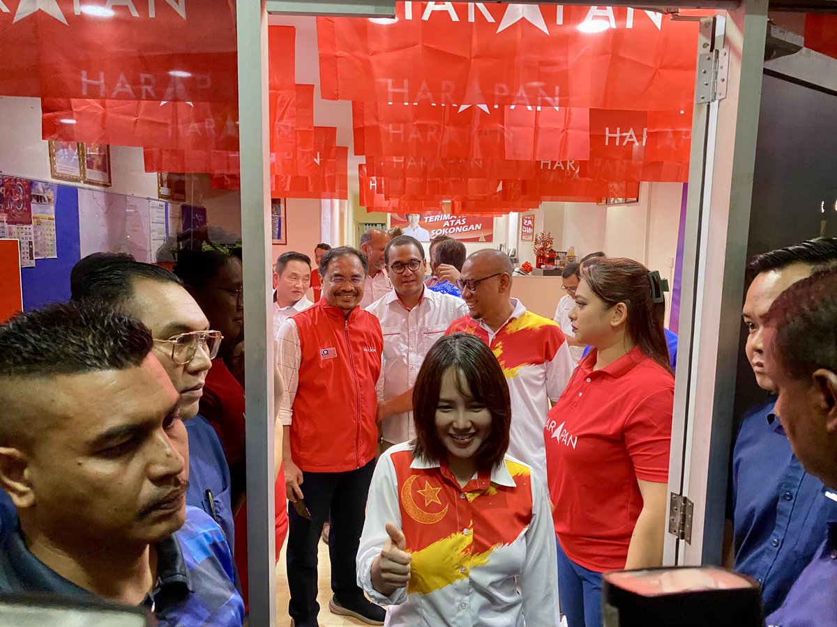 AbbasBinAzmi's tweet photo. Malam ini saya bersama rakan rakan Perpaduan didalam Majlis Pengumuman Calon Perpaduan Pilihanraya Kecil Dun Kuala Kubu Bharu. Ayuh kita menangkan calon Perpaduan, kekalkan kestabilan politik Negeri Selangor.

Perpaduan Ready, Kita Selangor !

#PerpaduanReady
#KitaSelangor https://t.co/4YEb6mUJLc
