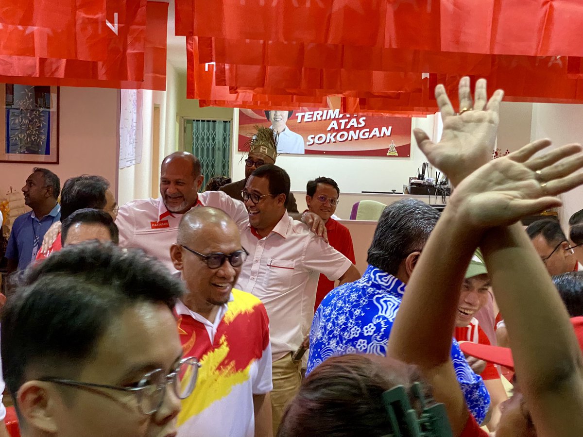 AbbasBinAzmi's tweet photo. Malam ini saya bersama rakan rakan Perpaduan didalam Majlis Pengumuman Calon Perpaduan Pilihanraya Kecil Dun Kuala Kubu Bharu. Ayuh kita menangkan calon Perpaduan, kekalkan kestabilan politik Negeri Selangor.

Perpaduan Ready, Kita Selangor !

#PerpaduanReady
#KitaSelangor https://t.co/4YEb6mUJLc