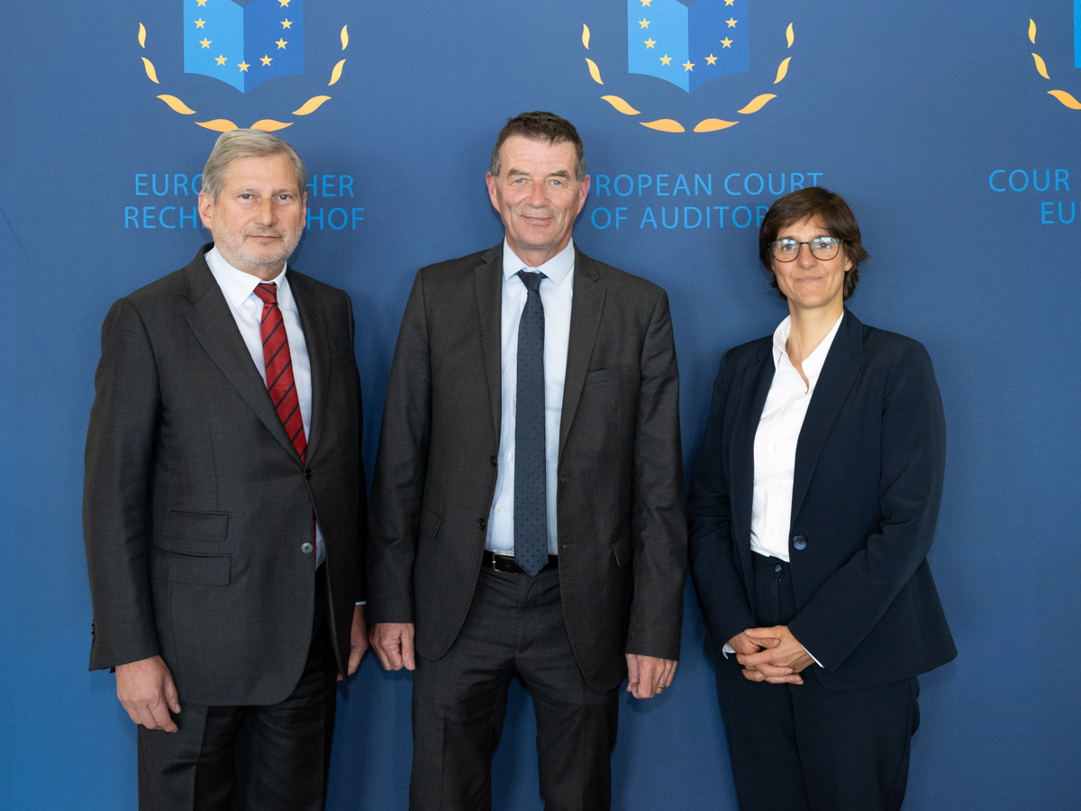 Today, Commissioner for Budget and Administration, @JHahnEU, and the Director General of @EU_Budget, @riso_stephanie, joined us for a meeting with ECA Members. Discussions centred around the future structure of the EU budget and its delivery mechanisms.