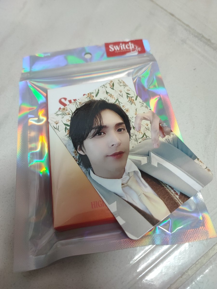 jysishien's tweet photo. WTS 
#HIGHLIGHT Switch On - PB &amp; Minirecord Ver https://t.co/XldknGxH1l