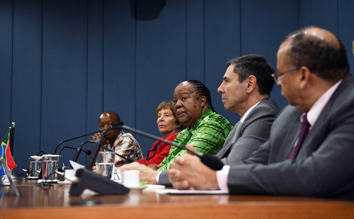 PHOTOS | Minister Naledi Pandor’s lecture to the Itamaraty Diplomatic School, at Rio Branco in Brasilia, Brazil. 22/04/2024.

#SABrazilRelations🇿🇦🇧🇷
#SAinBrazil

@SAInBrazil 
@Itamaraty_EN 
@UbuntuRadioZA 
@SAgovnews